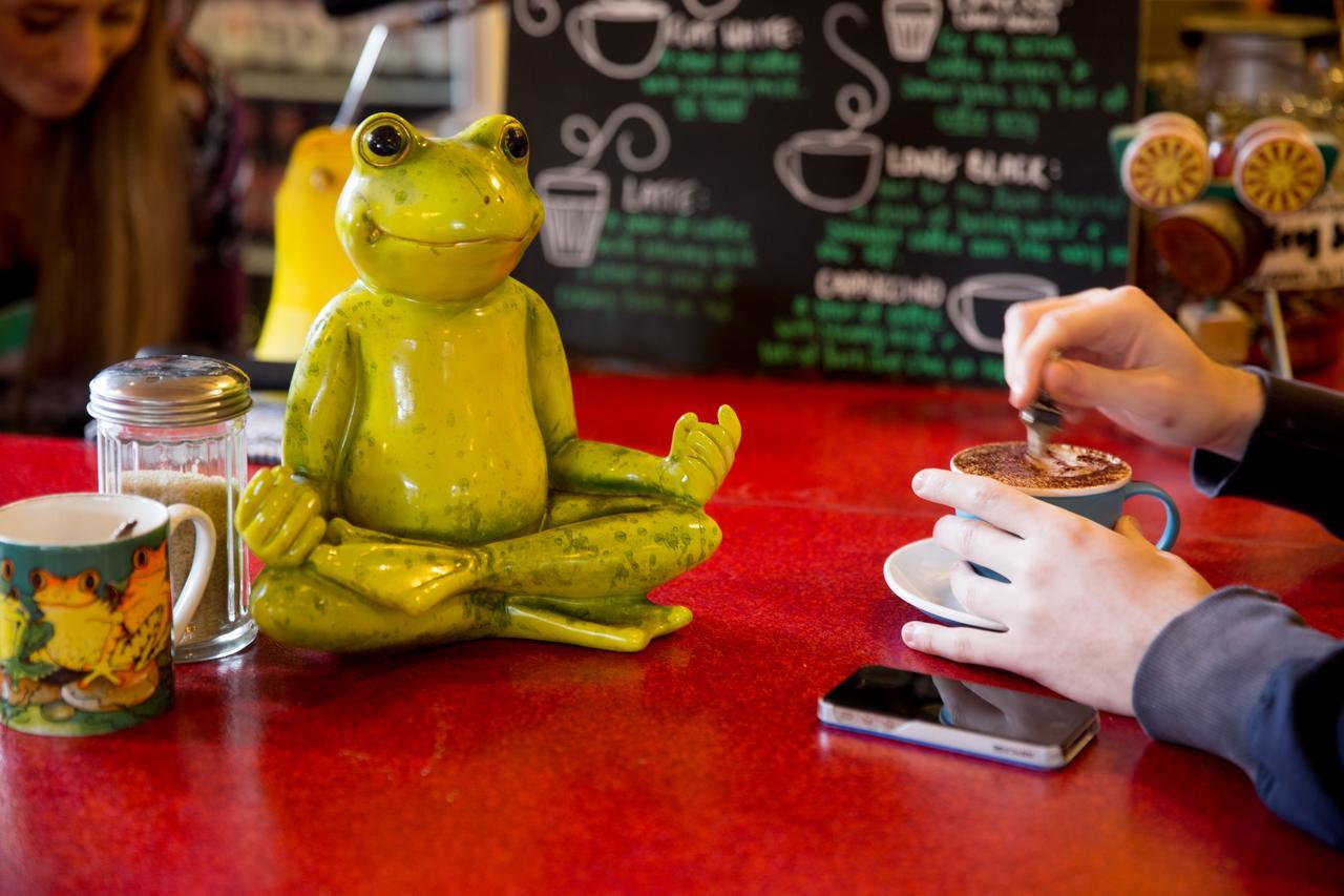The Pickled Frog Hostel โฮบาร์ต ภายนอก รูปภาพ