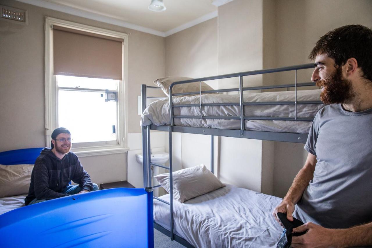 The Pickled Frog Hostel โฮบาร์ต ภายนอก รูปภาพ