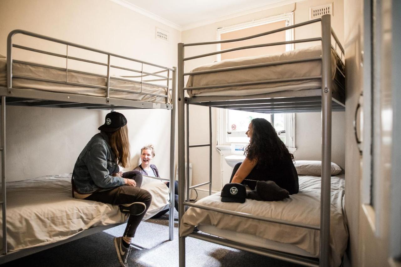 The Pickled Frog Hostel โฮบาร์ต ภายนอก รูปภาพ