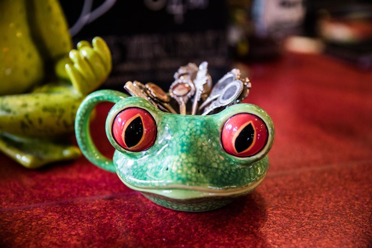 The Pickled Frog Hostel โฮบาร์ต ภายนอก รูปภาพ
